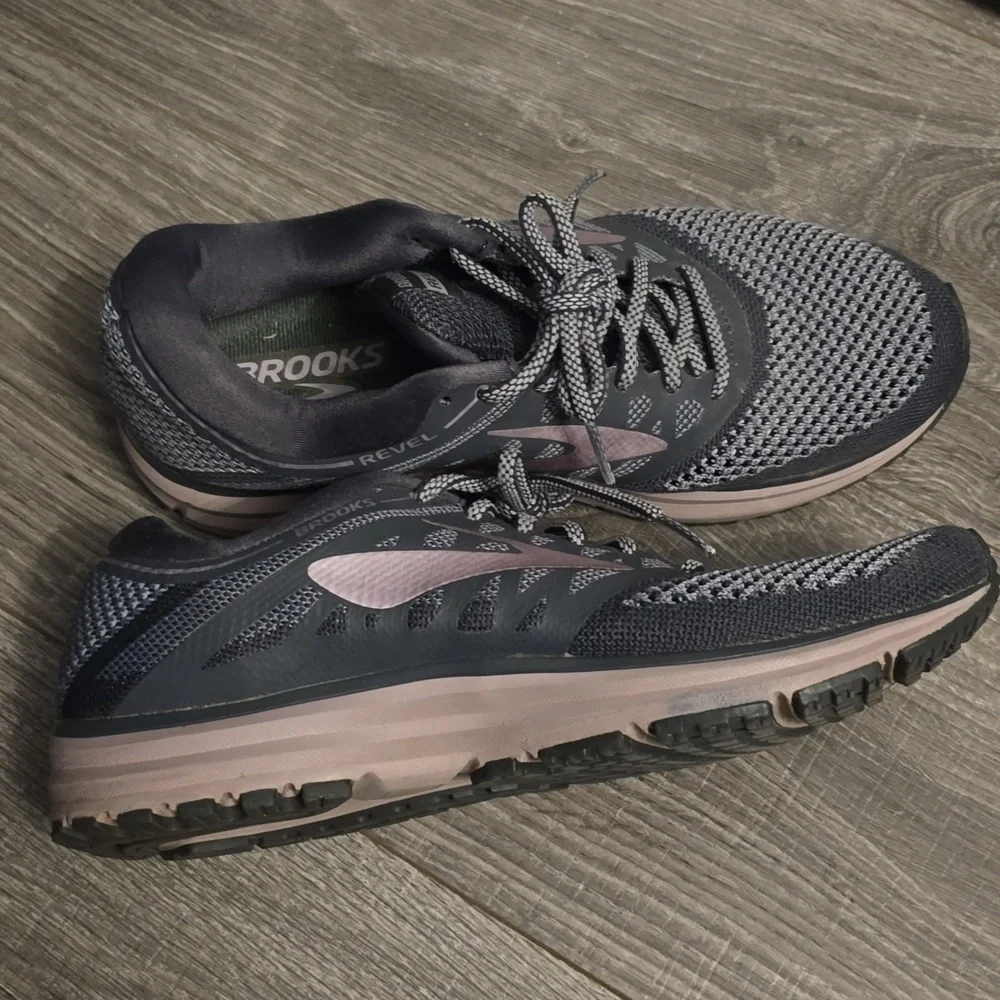 Brooks Revel Women's Charcoal and Blush Athletic Shoes. - Picture 2 of 12